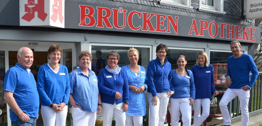 Das Team der Br&uuml;cken-Apotheke